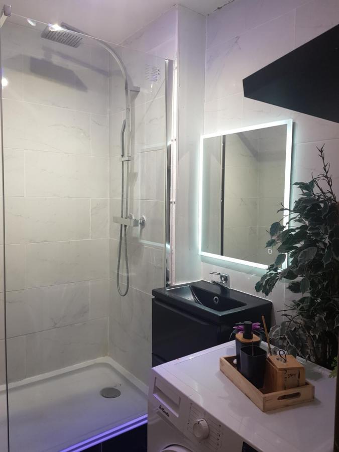 Tout Confort - Clim- Salle De Bain Commune Nimes Exterior photo